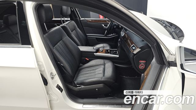 Mercedes-Benz E-Class E300 Elegance