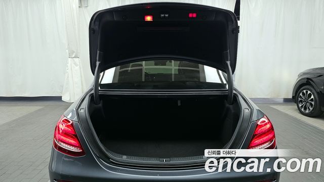 Mercedes-Benz E-Class E300 Exclusive