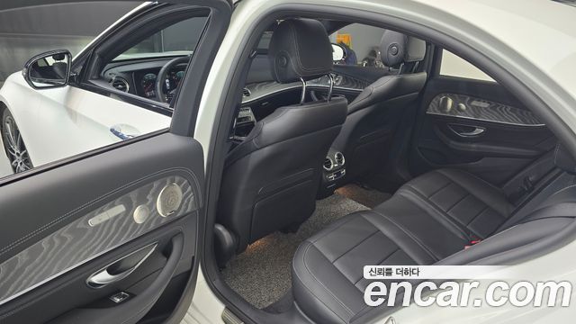 Mercedes-Benz E-Class E350 4MATIC AMG Line