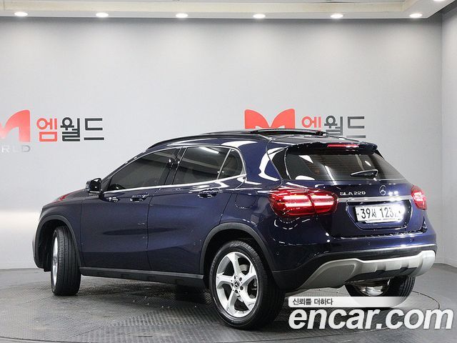 Mercedes-Benz GLA-Class GLA220