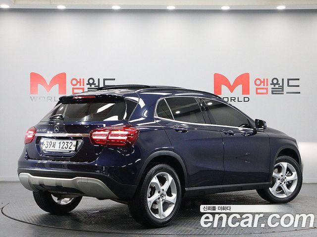 Mercedes-Benz GLA-Class GLA220