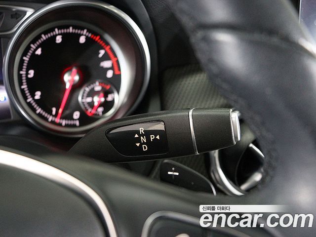 Mercedes-Benz GLA-Class GLA220
