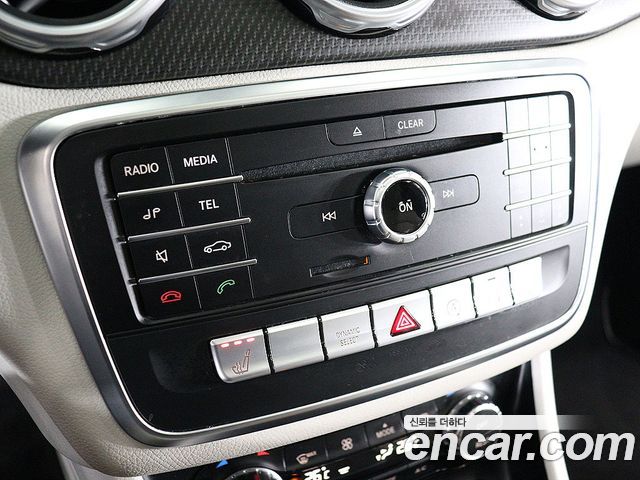 Mercedes-Benz GLA-Class GLA220