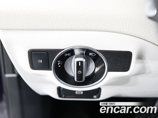 Mercedes-Benz GLA-Class GLA220