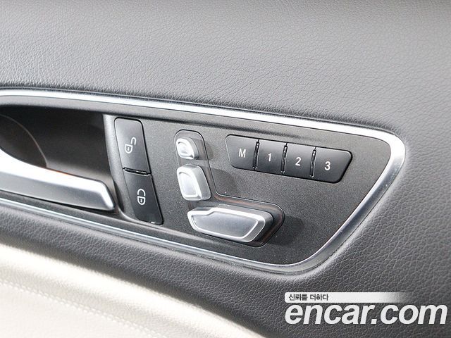 Mercedes-Benz GLA-Class GLA220