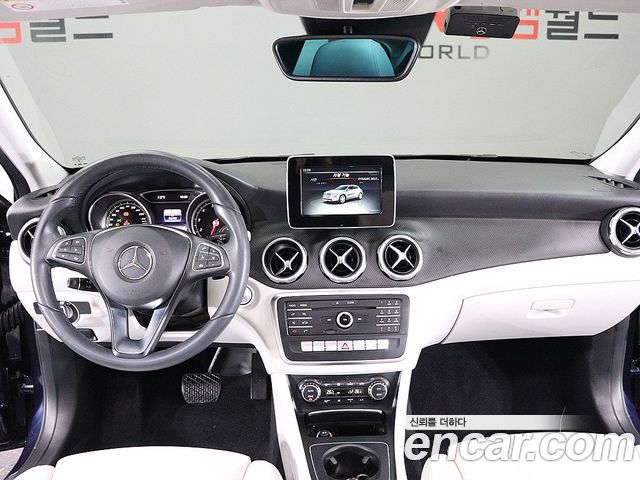 Mercedes-Benz GLA-Class GLA220