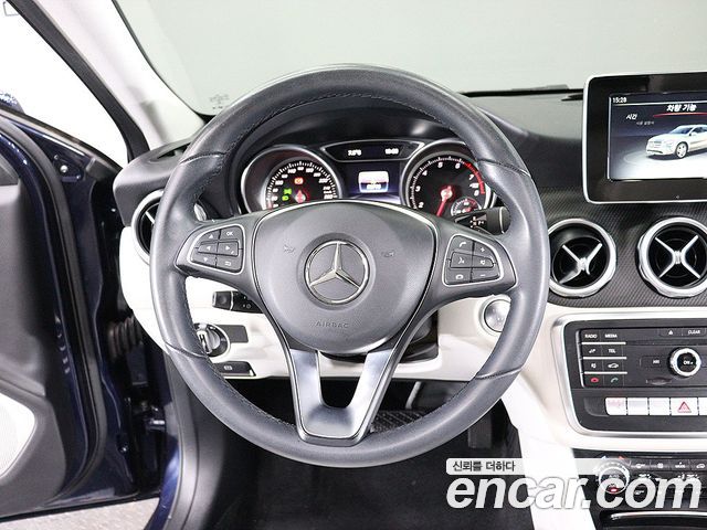 Mercedes-Benz GLA-Class GLA220