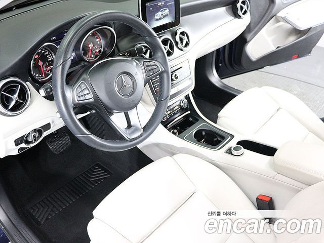 Mercedes-Benz GLA-Class GLA220