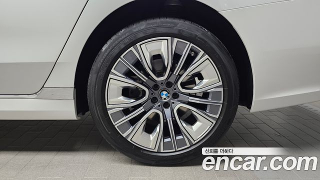 BMW 7-Series 740i sDrive Design Pure Excellence