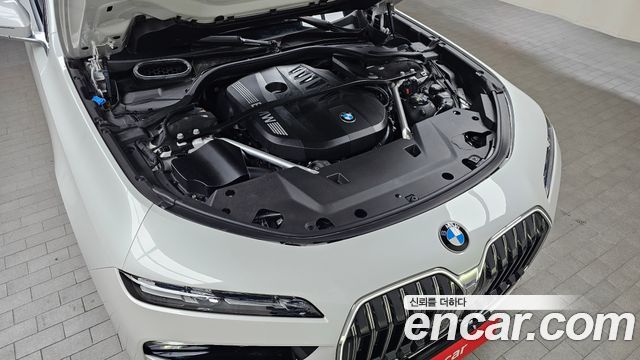 BMW 7-Series 740i sDrive Design Pure Excellence
