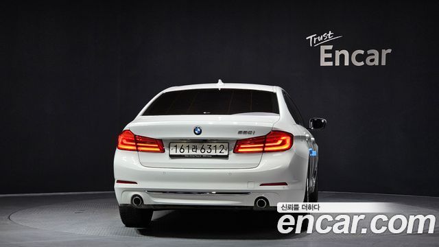 BMW 5-Series 520i Luxury