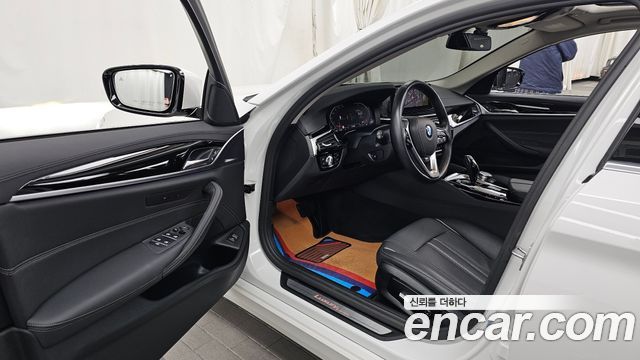 BMW 5-Series 520i Luxury