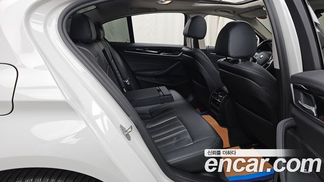 BMW 5-Series 520i Luxury