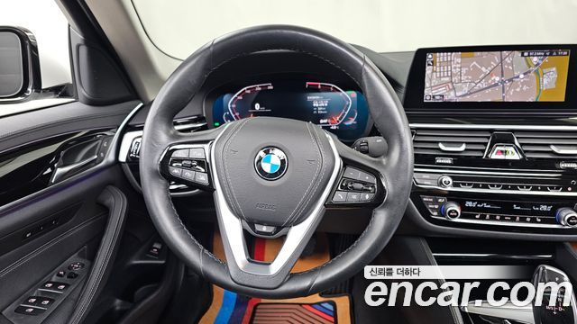 BMW 5-Series 520i Luxury