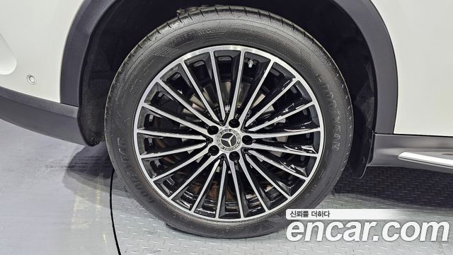 Mercedes-Benz GLC-Class GLC300 4MATIC AMG Line