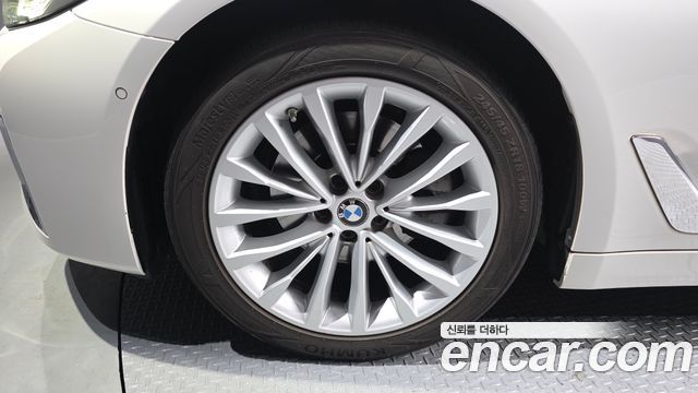 BMW 5-Series 520i Luxury