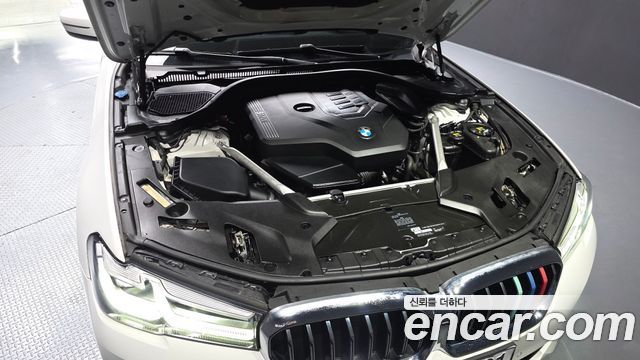 BMW 5-Series 520i Luxury