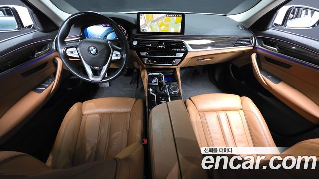 BMW 5-Series 520i Luxury