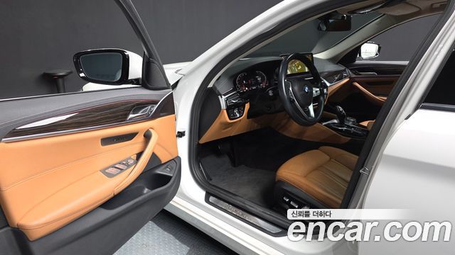 BMW 5-Series 520i Luxury