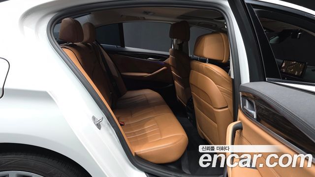 BMW 5-Series 520i Luxury