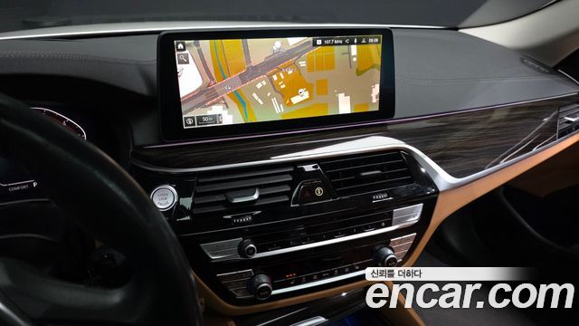 BMW 5-Series 520i Luxury