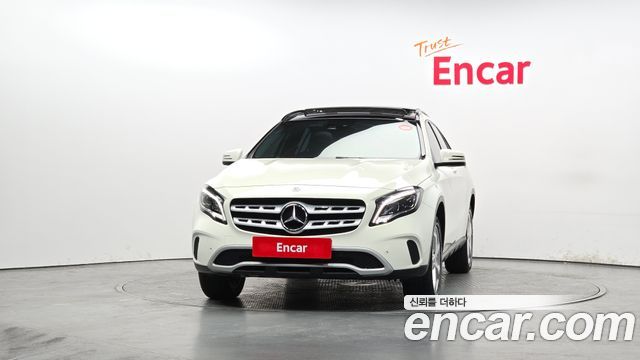 Mercedes-Benz GLA-Class GLA220