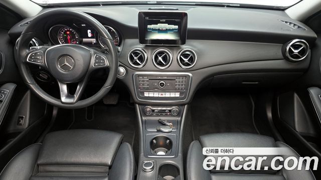Mercedes-Benz GLA-Class GLA220