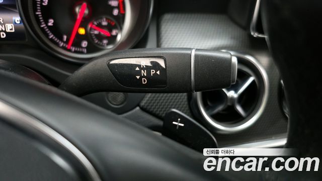 Mercedes-Benz GLA-Class GLA220