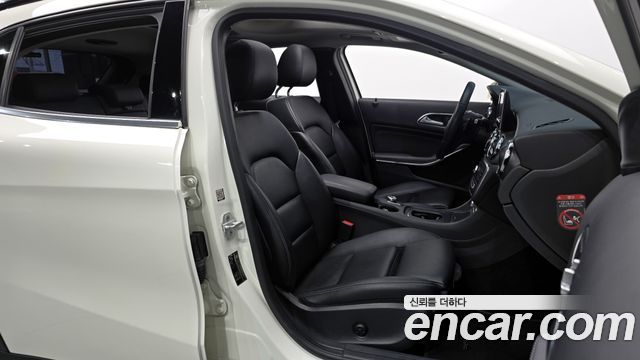 Mercedes-Benz GLA-Class GLA220