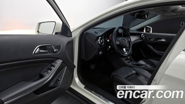 Mercedes-Benz GLA-Class GLA220