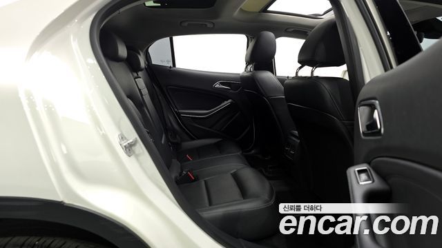 Mercedes-Benz GLA-Class GLA220