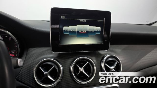 Mercedes-Benz GLA-Class GLA220