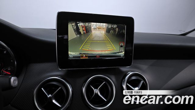 Mercedes-Benz GLA-Class GLA220