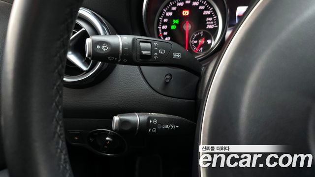Mercedes-Benz GLA-Class GLA220