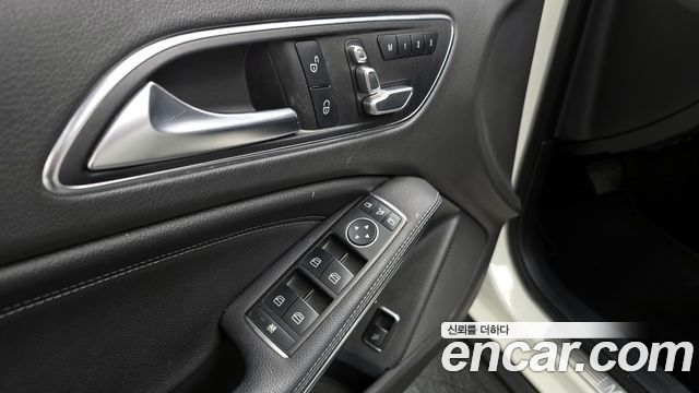 Mercedes-Benz GLA-Class GLA220