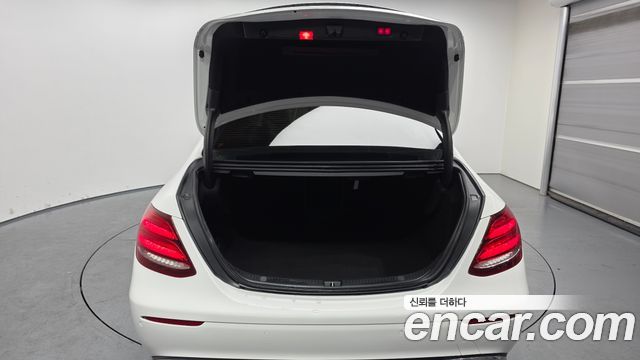 Mercedes-Benz E-Class E300 Exclusive