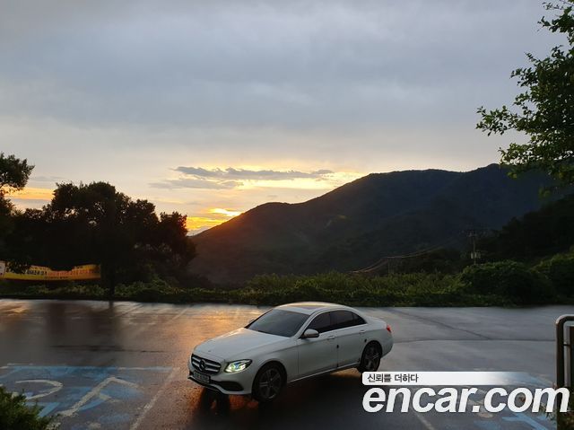 Mercedes-Benz E-Class E220d 4MATIC Avantgarde