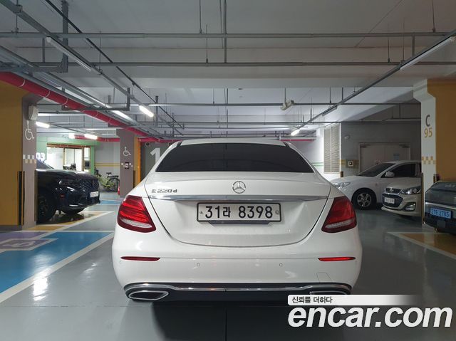 Mercedes-Benz E-Class E220d 4MATIC Avantgarde