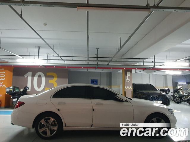 Mercedes-Benz E-Class E220d 4MATIC Avantgarde