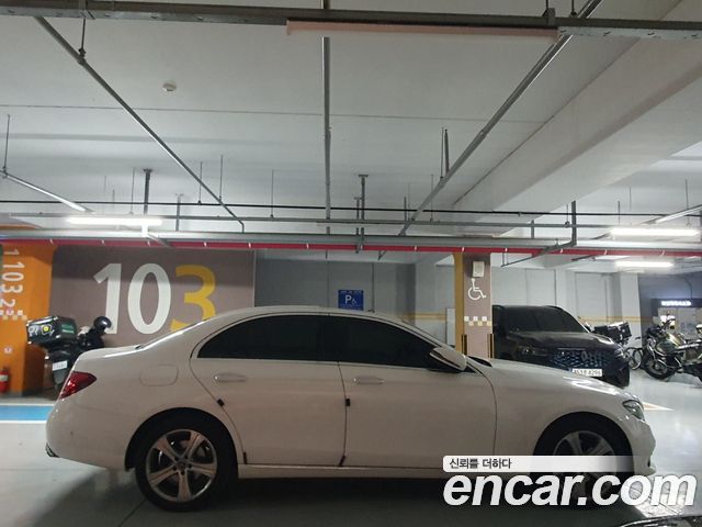Mercedes-Benz E-Class E220d 4MATIC Avantgarde