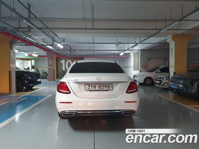 Mercedes-Benz E-Class E220d 4MATIC Avantgarde