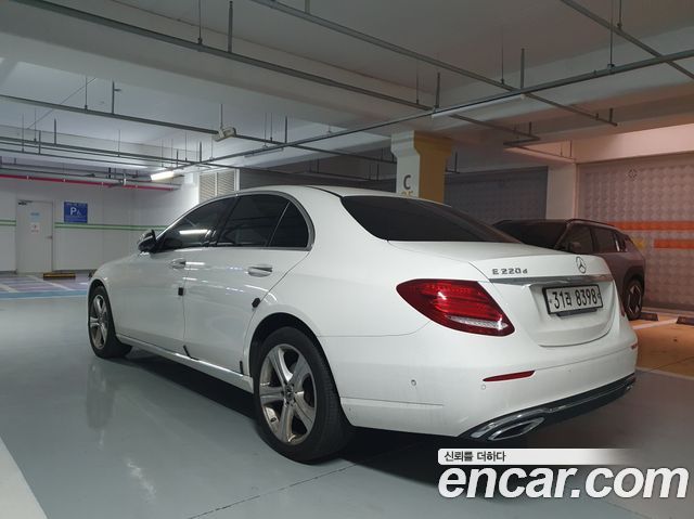 Mercedes-Benz E-Class E220d 4MATIC Avantgarde