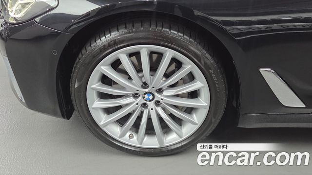 BMW 5-Series 530i Luxury