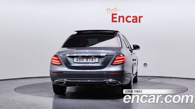 Mercedes-Benz E-Class E300 4MATIC Exclusive