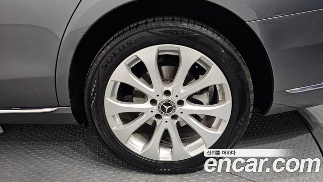 Mercedes-Benz E-Class E300 4MATIC Exclusive