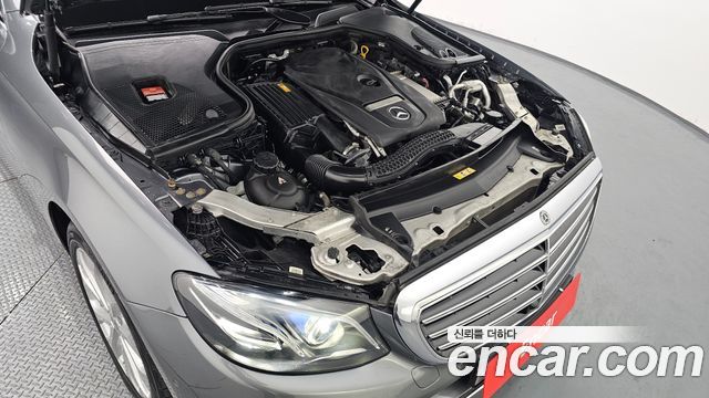 Mercedes-Benz E-Class E300 4MATIC Exclusive