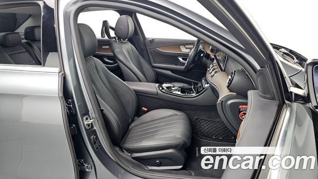 Mercedes-Benz E-Class E300 4MATIC Exclusive