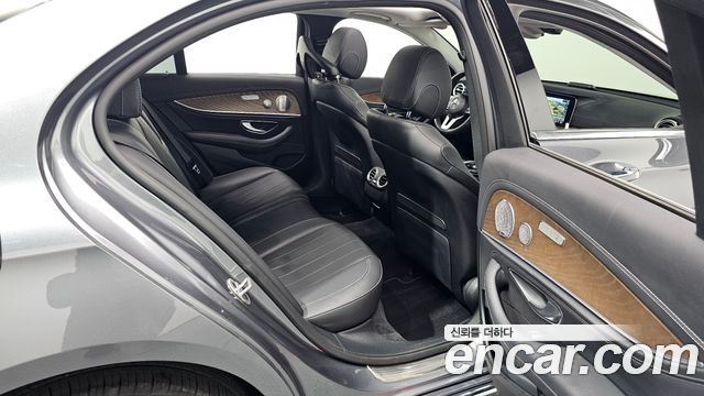 Mercedes-Benz E-Class E300 4MATIC Exclusive