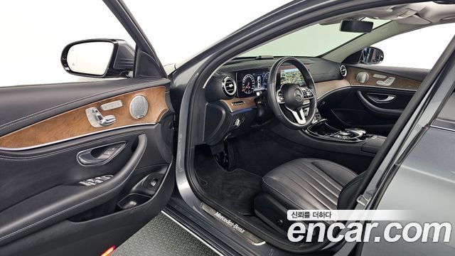 Mercedes-Benz E-Class E300 4MATIC Exclusive