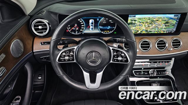Mercedes-Benz E-Class E300 4MATIC Exclusive